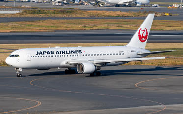 JA602J - JAL - Japan Airlines Boeing 767-300ER