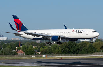 N169DZ - Delta Air Lines Boeing 767-300