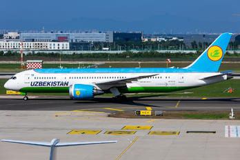 UK78701 - Uzbekistan Airways Boeing 787-8 Dreamliner