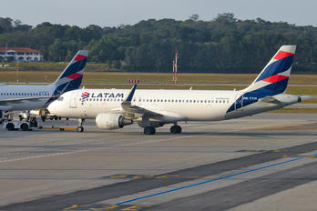 PR-TYH - LATAM Brasil Airbus A320
