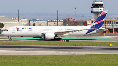 CC-BGQ - LATAM Chile Boeing 787-9 Dreamliner
