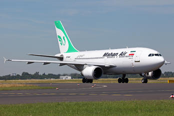 EP-MNO - Mahan Air Airbus A310