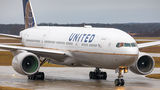 United Airlines Boeing 777-200ER N221UA at Munich airport
